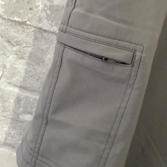 Chaps Grey Golf Cargo Shorts - Picture 2 of 8
